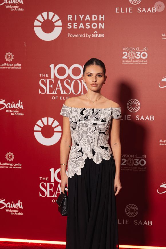 THYLANE BLONDEAU au photocall du défilé anniversaire Elie Saab "1001 Seasons of Elie Saab" à l'espace "The Venue" à Riyad, Arabie saoudite, le 13 novembre 2024. Elie Saab a célébré le 45ème anniversaire du créateur avec un défilé de 90 minutes de 300 pièces exclusives de la collection Riyadh Season Fall 2025, inspirées des Mille et Une Nuits, avec une direction artistique signée C.Roitfeld. Parmi les performances, on a pu voir J.Lopez, Celine Dion, N.Ajram, Amr Diab et C.Cabello. © Tiziano Da Silva/Bestimage