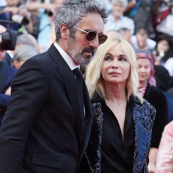 Frédéric Chaudier et sa femme Emmanuelle Béart - Montée des marches du film « La plus précieuse des marchandises  » lors du 77ème Festival International du Film de Cannes, au Palais des Festivals à Cannes. Le 24 mai 2024 © Jacovides-Moreau / Bestimage