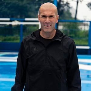 Zinédine Zidane - À l’occasion du 20ème anniversaire de la victoire des Bleus en Coupe du monde, l’ex-entraîneur du Real Madrid inaugure un terrain pour les jeunes à côté du Stade de France le "playground ZZ 10", à Saint-Denis, le 11 juin 2018. 

 © Bestimage