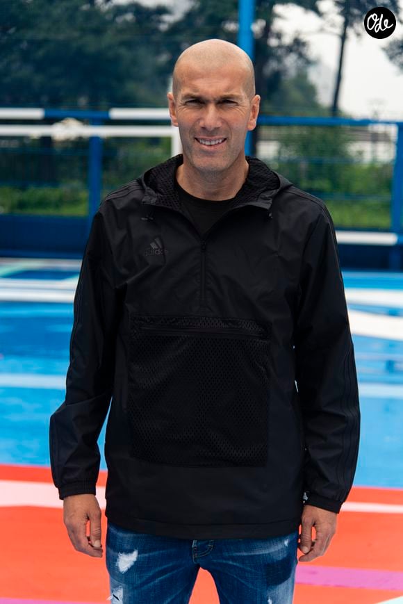 Zinédine Zidane - À l’occasion du 20ème anniversaire de la victoire des Bleus en Coupe du monde, l’ex-entraîneur du Real Madrid inaugure un terrain pour les jeunes à côté du Stade de France le "playground ZZ 10", à Saint-Denis, le 11 juin 2018. 

 © Bestimage