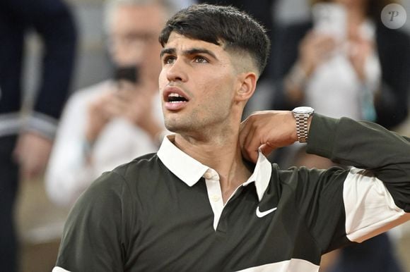 L'Espagnol Carlos Alcaraz bat le Hongrois Fabian Marozsan (6-1, 4-6, 6-1, 6-2) et se qualifie pour le troisième tour des Internationaux de France de Tennis de Roland Garros 2025, le 28 mai 2025. 
© Chryslene Caillaud / PsnewZ / Bestimage