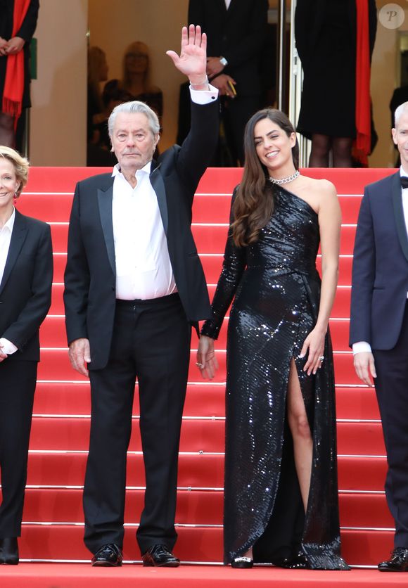 Alain Delon - Montée des marches du film "A Hidden Life" lors du 72ème Festival International du Film de Cannes, le 19 mai 
2019. © Denis Guignebourg/Bestimage