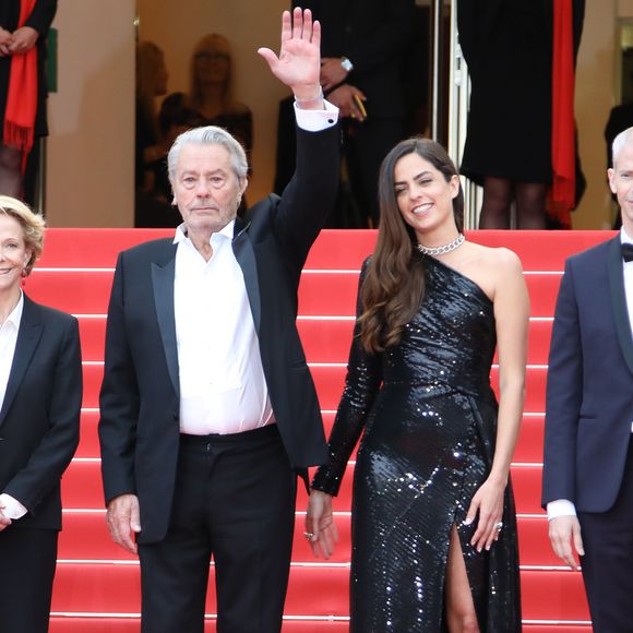 Alain Delon - Montée des marches du film "A Hidden Life" lors du 72ème Festival International du Film de Cannes, le 19 mai 
2019. © Denis Guignebourg/Bestimage