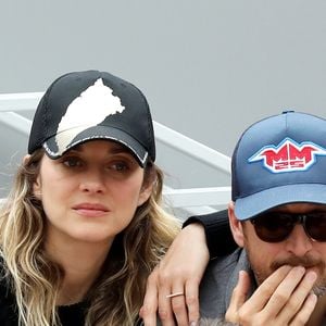 Marion Cotillard et son compagnon Guillaume Canet dans les tribunes lors de la finale messieurs des internationaux de France de tennis de Roland Garros 2019 à Paris le 9 juin 2019. © Jacovides-Moreau/Bestimage