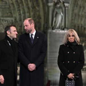 Le président français, Emmanuel Macron, le prince britannique William, prince de Galles, et Brigitte Macron assistent à la cérémonie de bienvenue lors de la réouverture officielle de la cathédrale Notre-Dame de Paris, en France, le 7 décembre 2024, après plus de cinq ans de travaux de reconstruction à la suite de l'incendie d'avril 2019. Eliot Blondet/Pool/Bestimage