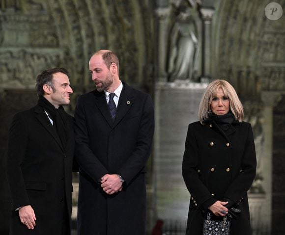 Le président français, Emmanuel Macron, le prince britannique William, prince de Galles, et Brigitte Macron assistent à la cérémonie de bienvenue lors de la réouverture officielle de la cathédrale Notre-Dame de Paris, en France, le 7 décembre 2024, après plus de cinq ans de travaux de reconstruction à la suite de l'incendie d'avril 2019. Eliot Blondet/Pool/Bestimage