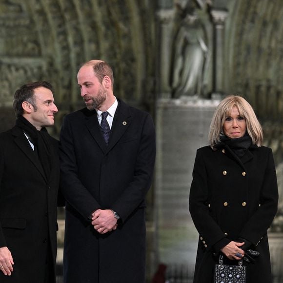 Le président français, Emmanuel Macron, le prince britannique William, prince de Galles, et Brigitte Macron assistent à la cérémonie de bienvenue lors de la réouverture officielle de la cathédrale Notre-Dame de Paris, en France, le 7 décembre 2024, après plus de cinq ans de travaux de reconstruction à la suite de l'incendie d'avril 2019. Eliot Blondet/Pool/Bestimage