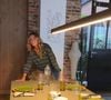 L’animatrice a notamment repensé la pièce de vie avec de nouveaux luminaires et du linge de maison dans des tons naturels et verts, sa couleur fétiche.

Marine Vignes ouvre les portes de sa demeure à Montmartre.