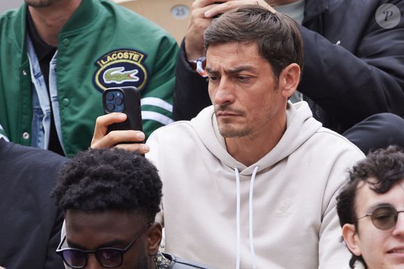 Claude Dartois dans les tribunes au même moment dans les tribunes des Internationaux de France de tennis de Roland Garros 2024 à Paris, France, le 2 juin 2024. © Jacovides-Moreau/Bestimage
