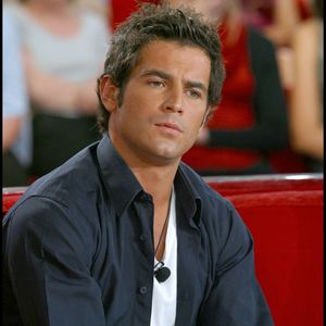 Et ce dernier semblait avoir un droit de regard sur la vie privée de ses nouveaux protégés,  puisqu'il aurait été dans une colère noire en apprenant que Valérie Bourdin, la compagne de Filip Nikolic attendait un enfant : "J'ai signé un chanteur, pas un père de famille !".


Archive - FILIP NIKOLIC (EX 2BE3) - ENREGISTREMENT DE L'EMISSION ' VIVEMENT DIMANCHE '. © Guillaume Gaffiot/Bestimage - 2003