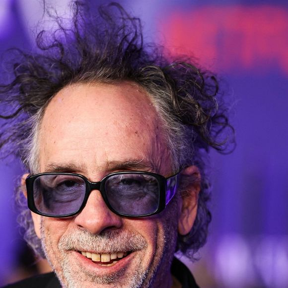 Tim Burton au photocall de la première mondiale de la première saison de la série Netflix "Mercredi" au Hollywood American Legion Post 43 du Hollywood Legion Theater à Los Angeles, Californie, Etats-Unis, le 16 novembre 2022. © Backgrid USA / Bestimage