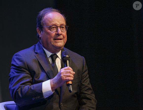 Conférence de François Hollande dans le cadre du festival Series Mania à Lille le 23 mars 2025.  © Stéphane Vansteenkiste/Bestimage