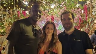 Michael Jordan et sa femme Yvette s'offrent une pause dans ce restaurant réputé du Sud de la France, un menu unique dans un cadre spectatulaire