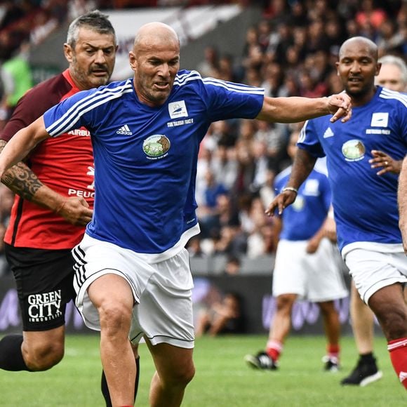 Zinédine Zidane - Les champions du monde de 98 ont défié les rugbymen du Stade toulousain lors d'une rencontre caritative pour l’association de Pascal Olmeta "Un sourire, un espoir pour la vie" sur la pelouse du stade Ernest Wallon à Toulouse, France, le 10 juillet 2017. © Agence/Bestimage