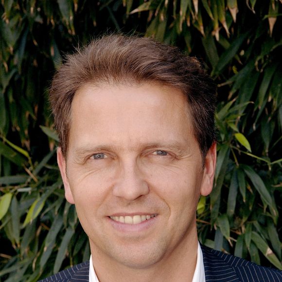 Le présentateur de télévision français Thomas Hugues pose au Village VIP de Roland Garros pendant les Internationaux de France de tennis 2005 à Roland Garros à Paris, France, le 02 juin 2005. Photo by Gorassini-Zabulon/ABACA