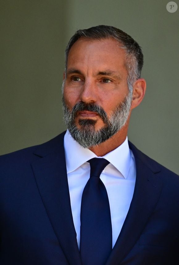 Vingt-et-un ans plus tard, cet héritage est désormais sous la responsabilité du prince Rahim, devenu officiellement l'Aga Khan V en février 2025. 

Emmanuel Macron (président de la République Française), reçoit le Prince Rahim Aga Khan V, Imam des musulmans chiites ismaéliens, au palais de l'Elysée à Paris, le 11 juillet 2025. 
© Christian Liewig / Bestimage