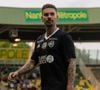 Le chanteur rêvait d'être footballeur comme son papa André Tota

Matt Pokora (M. Pokora) - Match des Légendes du Variétés Club de France contre le FC Nantes au profit du Secours Populaire au stade de la Beaujoire à Nantes le 3 juin 2025.  © Martin Bousseau/Bestimage