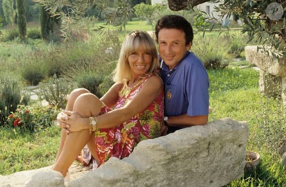 Mais c'est aussi de longues et belles années de vie commune avec sa femme Dany

Archives -En France, en vacances dans les Alpilles, Michel Drucker et sa femme Dany Saval. Date inconnue
© Alain Canu via Bestimage
