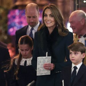 Le prince George, la princesse Charlotte, le prince et la princesse de Galles et le prince Louis partent après le service de chants Together At Christmas à l'abbaye de Westminster à Londres.  Le 5 décembre 2025. Photo by Chris Jackson/PA Wire/ABACAPRESS.COM