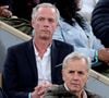 Et ceux-ci auront lieu plus tôt que prévu ! 

Julien Arnaud, Bernard de La Villardière dans les tribunes lors des Internationaux de France de Tennis de Roland Garros 2025, à Paris, France, le 4 juin 2025. © Jacovides-Moreau/Bestimage