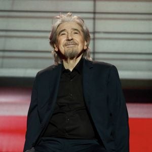 Exclusif - Serge Lama lors de l'enregistrement de l'émission "Serge Lama, le dernier rappel" présentée par F. Bollaert, diffusée le vendredi 21 novembre 2025 sur France 3 à 21h10, au théâtre Marigny à Paris, France, le 29 avril 2025. © Clovis-Moreau/Bestimage