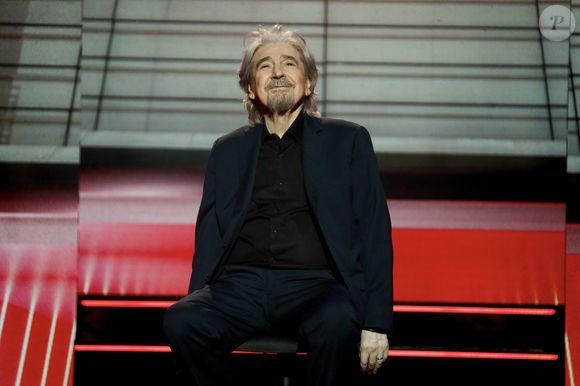 Exclusif - Serge Lama lors de l'enregistrement de l'émission "Serge Lama, le dernier rappel" présentée par F. Bollaert, diffusée le vendredi 21 novembre 2025 sur France 3 à 21h10, au théâtre Marigny à Paris, France, le 29 avril 2025. © Clovis-Moreau/Bestimage