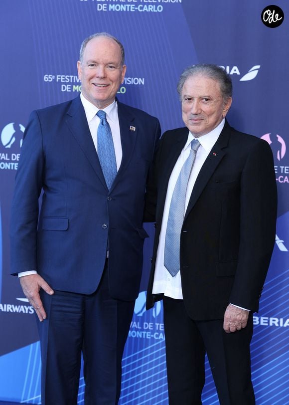 Le prince Albert II de Monaco et Michel Drucker - Séance photo lors de la cérémonie d'ouverture de la 65e édition du Festival de télévision de Monte-Carlo, le 12 juin 2026
 © Denis Guignebourg / Bestimage