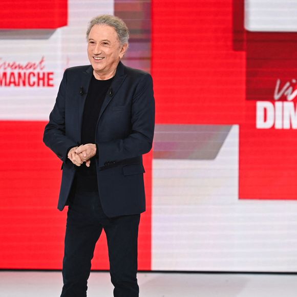 Exclusif - Michel Drucker  - Enregistrement de l'émission Vivement dimanche, présentée par M.Drucker et diffusée le 13 octobre 2024 sur France 3.
© Guillaume Gaffiot / Bestimage
