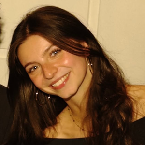 "Mon petit Einstein, être de lumière... continue de briller et nous éblouir. Je t'aime"

Marine Vignes fête l'anniversaire de sa fille Tess