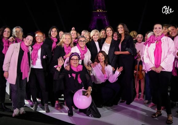 Evelyne Dhéliat, Alice Detollenaere, Leïla Kaddour-Boudadi, Laurie Cholewa, Esther Abrami - Soirée de lancement d’Octobre rose 2026 au pied de la Tour Eiffel, sur le Champ-de-Mars à Paris le 30 septembre 2026. 

© Anne-Sophie Guebey/Bestimage