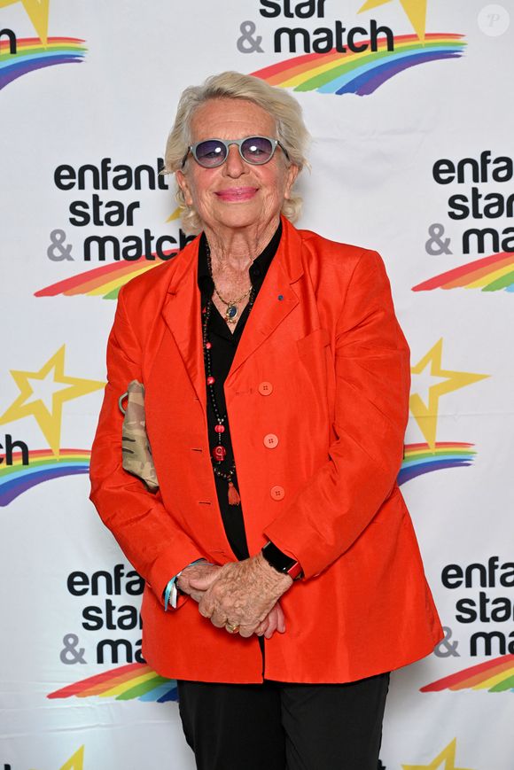 Véronique de Villèle durant le dîner de Gala caritatif de l'association Enfant Star et Match à l'hôtel Negresco à Nice, le 8 juin 2024. Fabrice Ravaux, le fondateur et président de l'association, souhaite, avec les bénéfices de cette soirée, financer les installations d'un Rooftop Sportif pour les enfants hospitalisés à l'hôpital Lenval à Nice. Cette terrasse offrira un espace de 200m2 en plein air sécurisée pour des sports adaptés et des moments de répit pour les enfants et leurs familles.
Depuis plus de 15 ans, la mission d’Enfant Star et Match est d'offrir un soutien aux enfants malades en leur donnant l’opportunité de rêver, de s’épanouir et de guérir à travers le sport, la musique et le spectacle. © Bruno Bebert / Bestimage