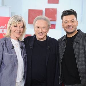 Exclusif - Chantal Ladesou, Michel Drucker et Kev Adams lors de l'enregistrement de l'émission Vivement dimanche au studio Rive gauche, présentée par M.Drucker et diffusée le 4 octobre sur France 3, à Paris, France, le 30 septembre 2026. © Guillaume Gaffiot/Bestimage