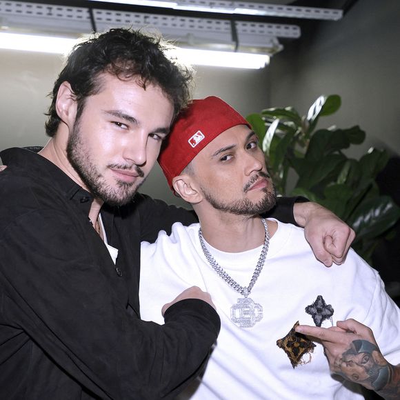 Billy Crawford et Anthony Colette lors de l'enregistrement de l'émission "Le Jet de Luxe", présentée par Jordan de Luxe. Paris, le 20 mars 2025.
© Cédric Perrin/Bestimage