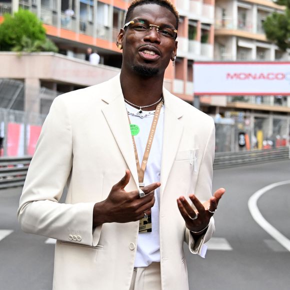 Alexandre Grimaldi, le fils du prince de Monaco et de N.Costes, avec Paul Pogba et sa femme Maria Zulay Pogba lors du 15ème Grand Prix de Monaco Historique, le 26 avril 2026. 

© Bruno Bebert / Bestimage