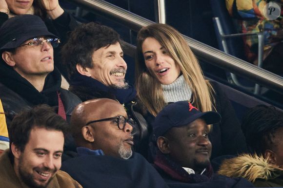 Raphaël Quenard, Arnaud Tsamere et sa compagne ont également garni les tribunes pour ce match de gala

Raphaël Quenard, Arnaud Tsamere et sa compagne - Célébrités dans les tribunes lors du match de Ligue 1 McDonald's opposant le Paris Saint-Germain (PSG) à l'Olympique de Marseille (OM) - (3-1) au Parc des Princes à Paris le 16 mars 2025. © Cyril Moreau/Bestimage