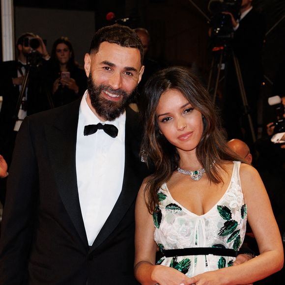 Karim Benzema a fait sensation à la montée des marches de "13 jours et 13 nuits"

Karim Benzema et sa compagne Lyna Khoudri lors de la montée des marches du film « 13 jours 13 nuits » lors du 78ème Festival International du Film de Cannes. Le 23 mai 2025
© Jacovides-Moreau / Bestimage