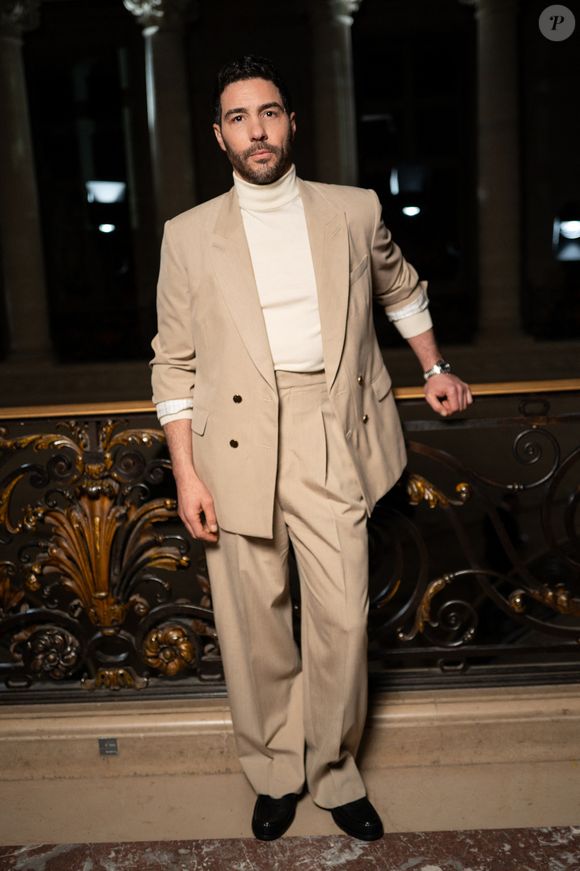 Il investit dans l’immobilier via plusieurs sociétés, notamment NABI et YAMSEN.

Tahar Rahim au Grand Dîner du Louvre à Paris.
Backgrid USA / Bestimage