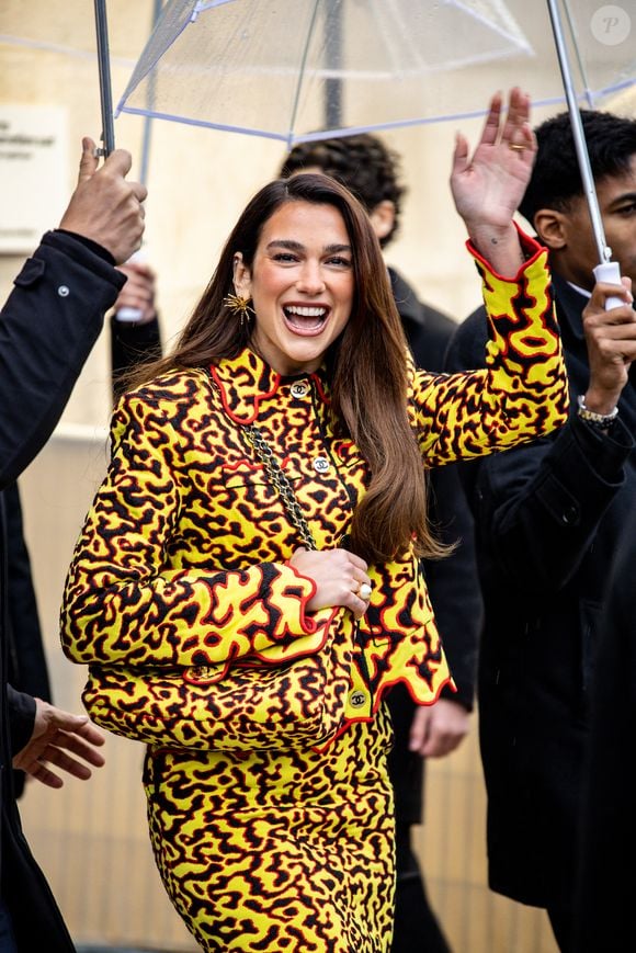 Dua Lipa - Sorties du deuxième défilé Chanel "Collection Haute Couture Printemps/Eté 2026" lors de la Fashion Week de Paris (PFW) au Grand Palais, à Paris, France, le 27 janvier 2026. © Florian Lavielle/Bestimage