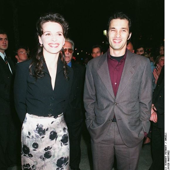 Interviewée sur ses relations amoureuses en 2021 par les journalistes de Marie Claire, l'actrice du film Telle mère, Telle fille avait révélé n'avoir jamais connu un homme lui ayant donné envie de franchir le cap du mariage.

Archives : Olivier Martinez et Juliette Binoche