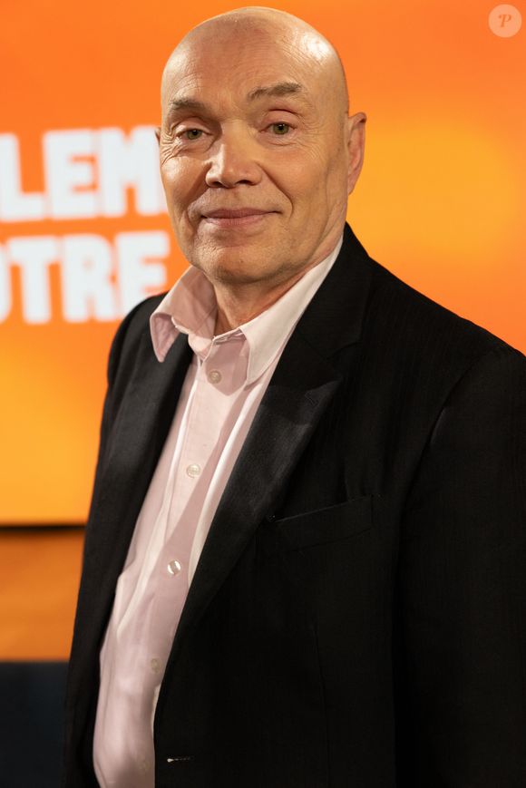 Et auquel participe également l'historien Eric Baratay

Exclusif - Bernard Montiel, Raphaël Mezrah, Oli. avec Chantal Ladesou et Eric Baratay invités, et Olivia la juriste sur plateau de l'émission "Animalement Vôtre" présentée par Bernard Montiel et diffusée le 8 février 2026 sur France 3, à Paris, France, le 12 janvier 2026. © Julien Sarkissian/Bestimage