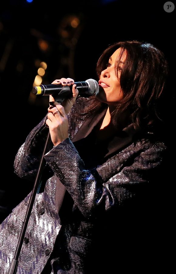 Nos confrères du magazine Paris Match donnent la réponse

Jenifer Bartoli - Alain Chamfort a donné un concert exceptionnel au grand Rex sur le theme "Elles et Lui" a paris le 30 janvier 2013. Tout au long de la soirée il a enchaine des duos avec plusieurs jeunes chanteuses.