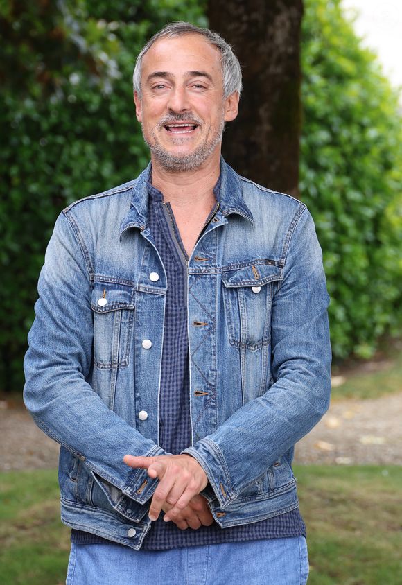 Sébastien Thoen - Photocall avec l'équipe de l'émission de radio "Les grosses têtes" lors de la 17ème édition du Festival du Film Francophone de Angoulême (FFA). Le 29 août 2024
© Coadic Guirec / Bestimage