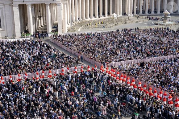 Le Vatican honore le Pape François le 23 avril 2025
© Mirrorpix / Bestimage