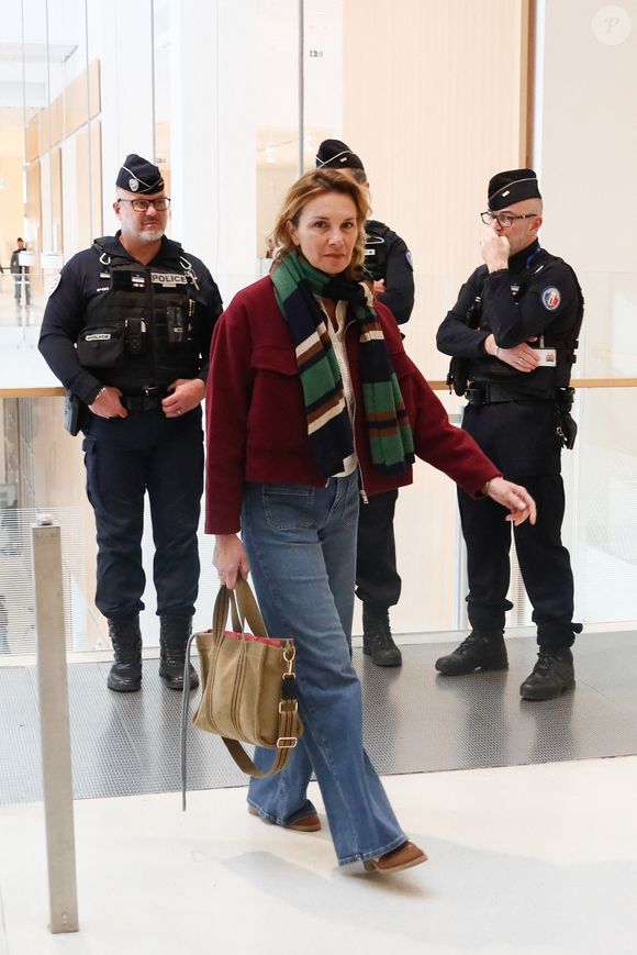 Amélie, une des plaignantes - Arrivées au procès de Gérard Depardieu pour agressions sexuelles sur deux femmes lors d'un tournage de film en 2021, au tribunal correctionnel de Paris.
Le 27 mars 2025.

© Clovis / Guignebourg / Bestimage