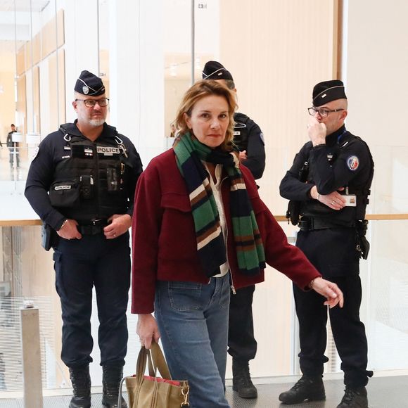 Amélie, une des plaignantes - Arrivées au procès de Gérard Depardieu pour agressions sexuelles sur deux femmes lors d'un tournage de film en 2021, au tribunal correctionnel de Paris.
Le 27 mars 2025.

© Clovis / Guignebourg / Bestimage
