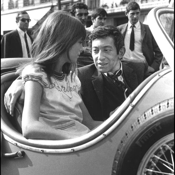 La chanteuse et actrice Jane Birkin et le chanteur Serge Gainsbourg, leur première rencontre, sur le tournage du film "Slogan" réalisé par Pierre Grimblat en 1968 (Archives). AGENCE / BESTIMAGE