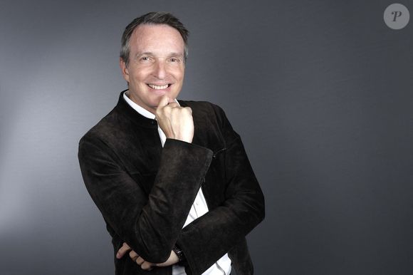 Exclusif - Portrait de Stéphane Rotenberg à Paris, le 15 mai 2025.
© Cédric Perrin/Bestimage