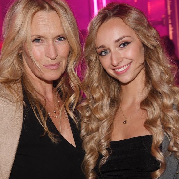 Estelle Lefébure a passé quelques jours à Marseille avec sa fille cadette.

Estelle Lefébure et sa fille Emma Smet - People à la soirée Calzedonia "Calzedomania" au Palais Brongniart à Paris pendant la fashion week femme printemps/été 
© Rachid Bellak / Bestimage