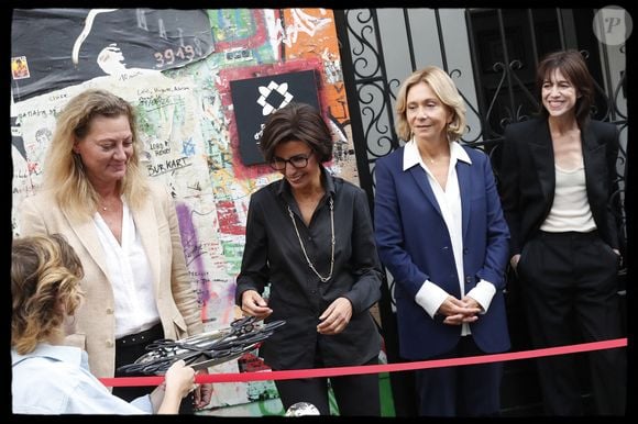 Lorraine Dauchez, Fondatrice, ARTEUM, Rachida Dati, maire du 7ème arrondissement de Paris, Valérie Pécresse, présidente du conseil régional d'Ile de France, Charlotte Gainsbourg lors de l'inauguration de la Maison Gainsbourg, rue de Verneuil à Paris le 14 septembre 2023. 
© Alain Guizard / Bestimage