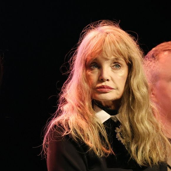 Arielle Dombasle, présidente du jury lors de la soirée d'ouverture de la 35ème édition du Festival du Film Britannique et Irlandais de Dinard le 3 octobre 2024.

© Denis Guignebourg / Bestimage